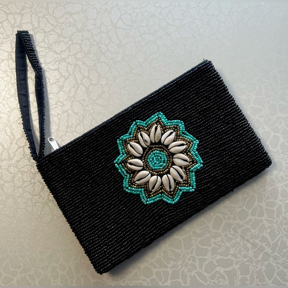 Hand beaded seashell wristlet purse - Picture 1 of 12